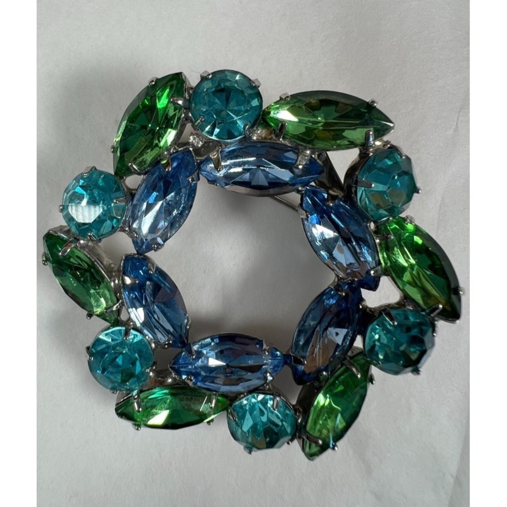 Vintage Large Multi-Toned Blue and Green Glass Rhinestone Wreath Circle Brooch‎